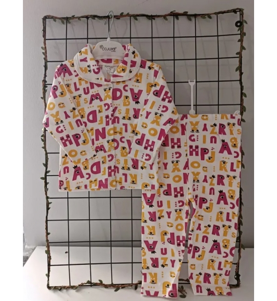 SÜPERMİNİ YAKALI ÖNDEN ÇITÇITLI PENYE PİJAMA TAKIMLARI - HARFLİ KIZ DESEN