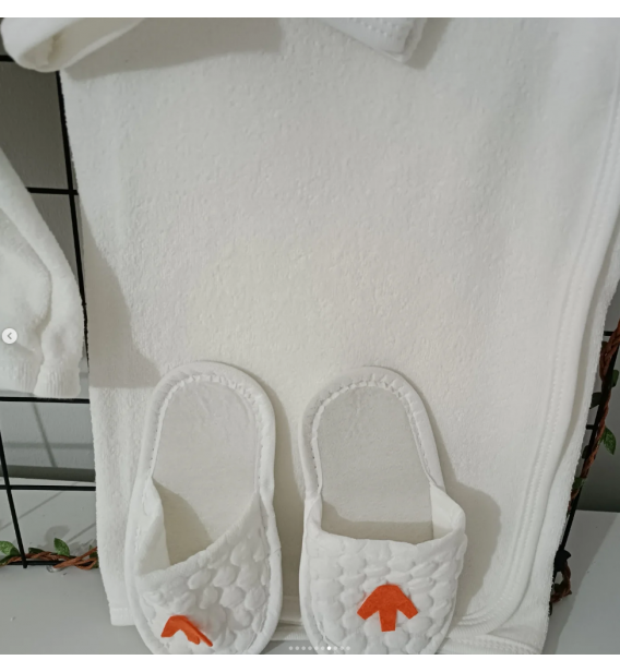 CONCON TAVUKLU BEBE BORNOZ TAKIMI