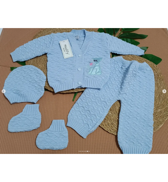 6 AY UYUMLU DÖRT PARÇALI BEBE TRİKO TAKIM SETLER / MAVİ ZEMİN