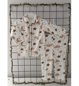 Hakkında daha ayrıntılı3-6 AY TAMAMEN PAMUKLU KUMAŞ ÖNDEN ÇITÇITLI PİJAMA TAKIMI ÇEŞİTLERİ / BEYAZ ZEMİN KAHVE YILDIZLI